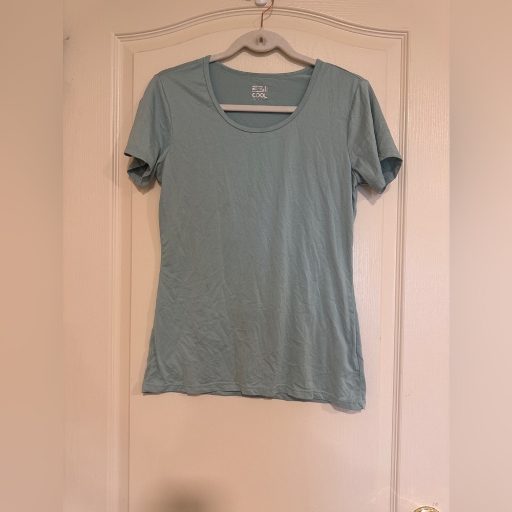 32 Degrees light green/blue workout top​​​​​
